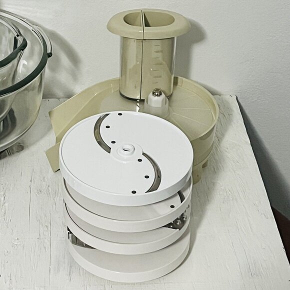 Vintage Oster Regency Kitchen Center  12 Speed w/ Attachments - Tested - Read - Picture 9 of 16